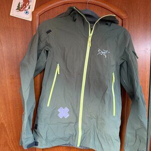 Arc'teryx Women's Sentinel Jacket - Size S, Green